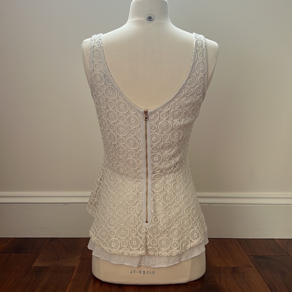 Sam & Lavi Lace peplum top. Size medium - Picture 3 of 13